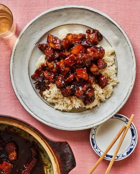 The Chef's Flavorful Recipes for Lu Rou Fan and Crispy Radish Bites