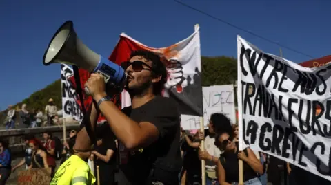 Nationwide Strikes Begin Against Fiscal Cuts
